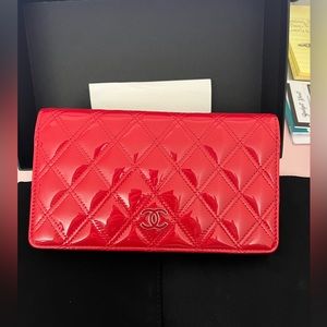 Chanel Yen Wallet | Red